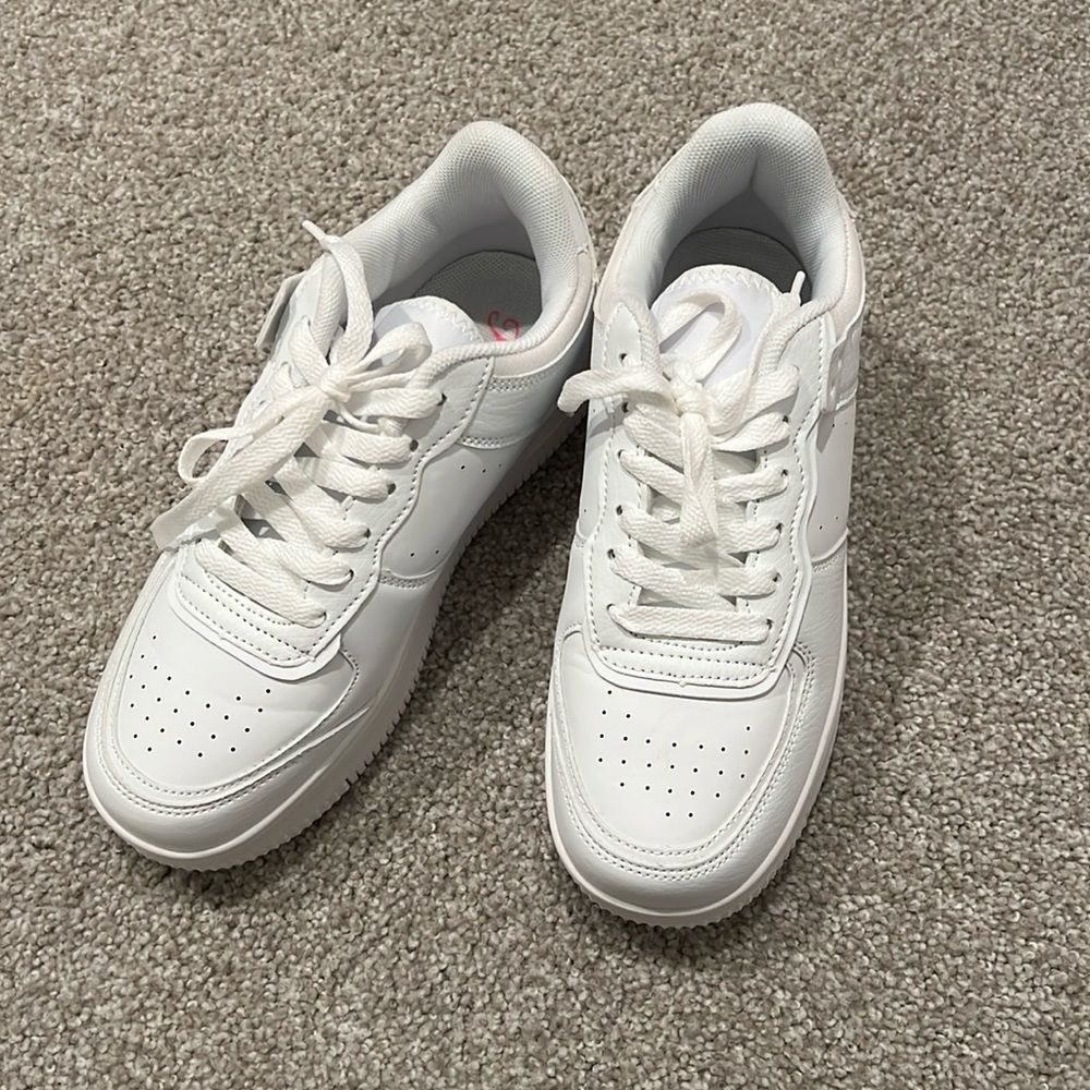 Pink Lily White Leather Sneakers Size 6. Only tried on, never worn outside.